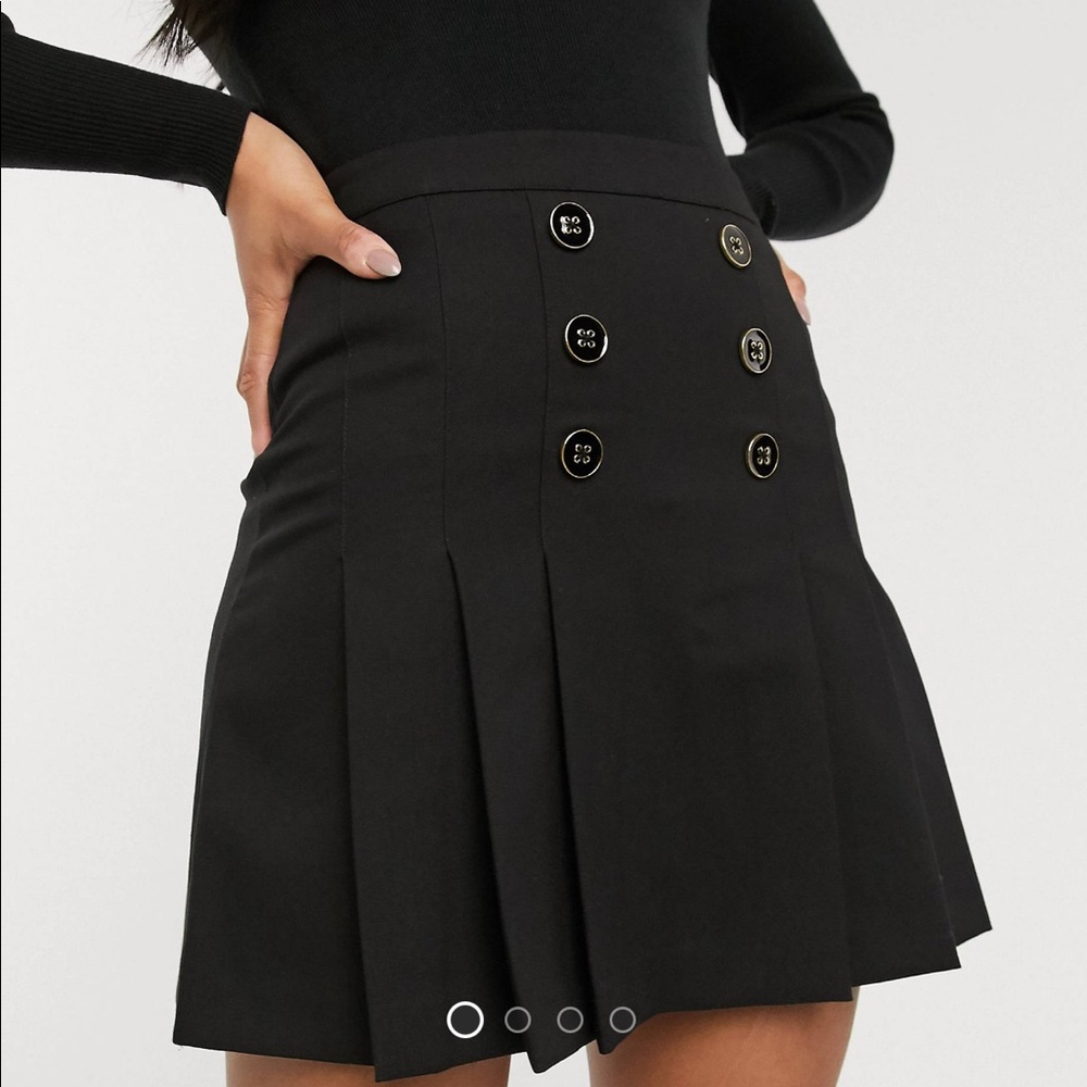 Pleated skirt